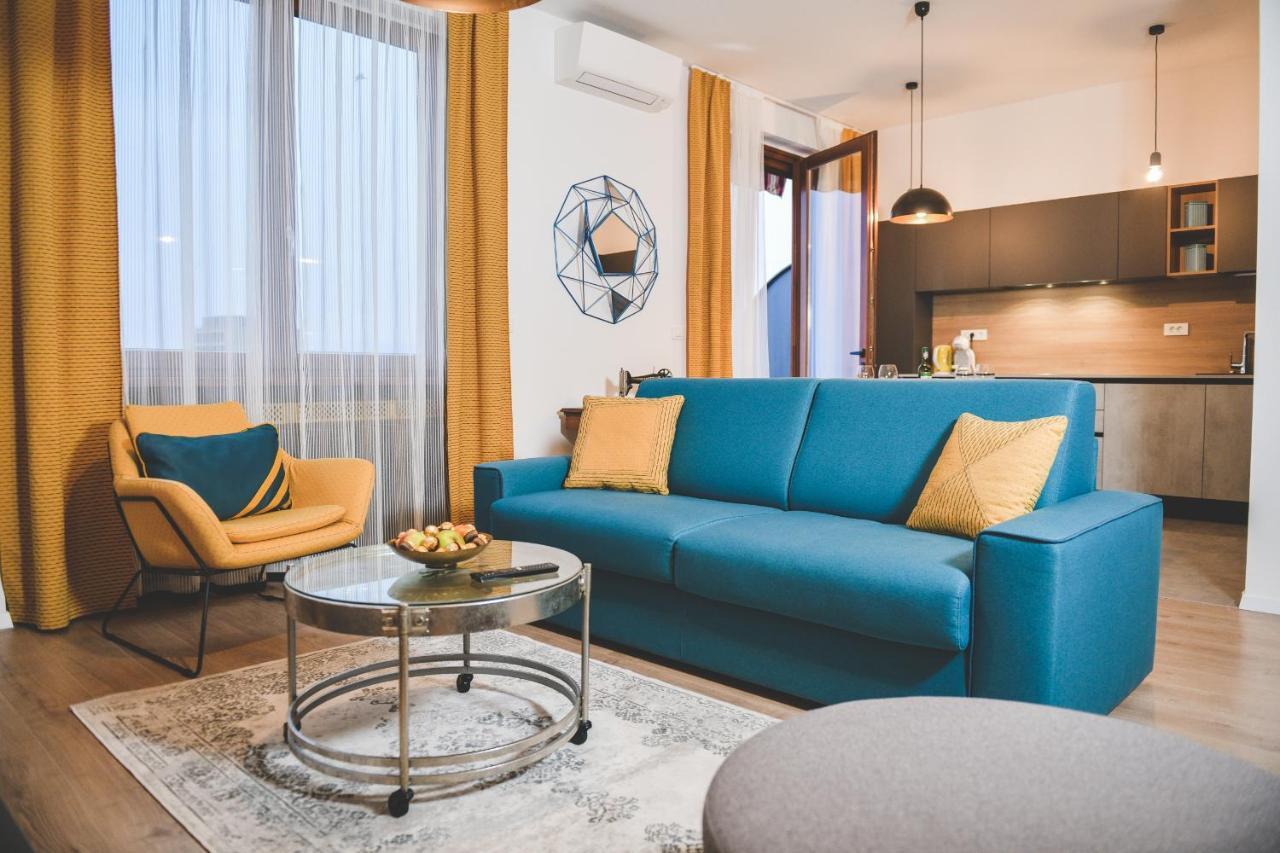 Luxury Antonia In The Centre